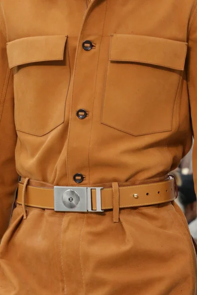 Look 13